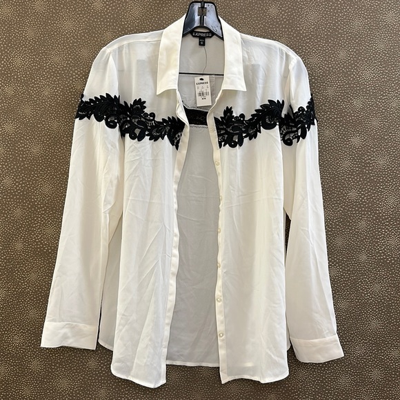 🔥🔥🔥NEW Express Light Button Down Shirt Blouse - Picture 3 of 7